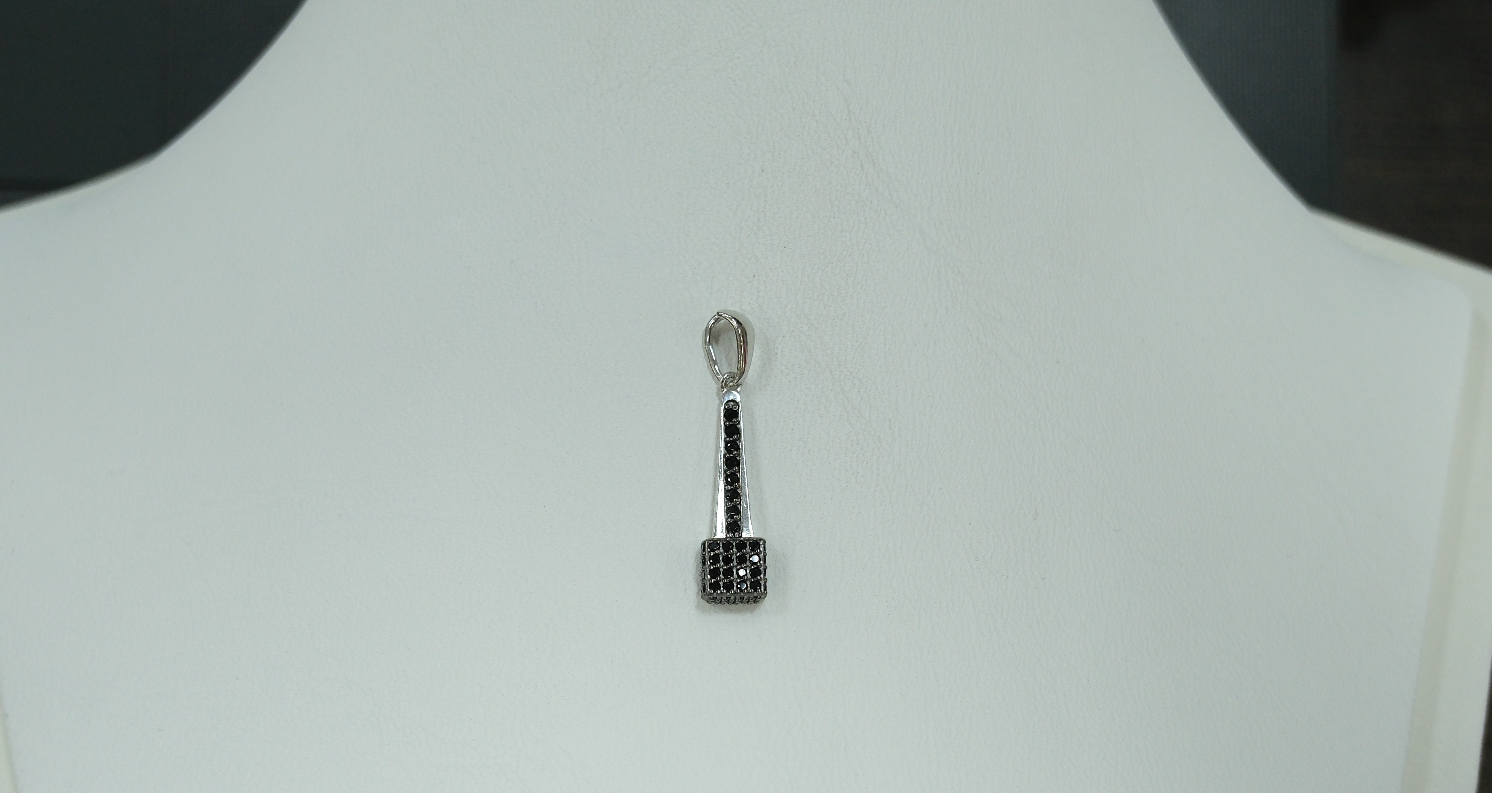 Серебряная подвеска со шпинелью